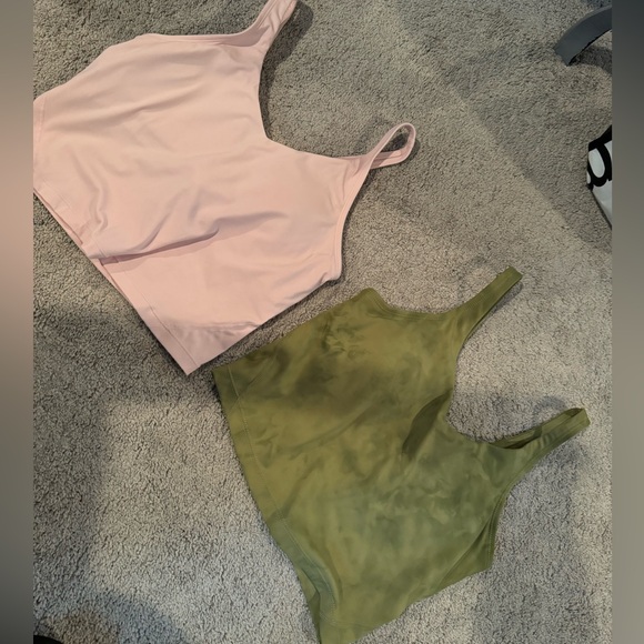 Cropped workout top bundle - Picture 3 of 5